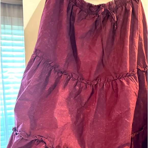 NWOT Burgundy Acid Wash Maxi Tiered Skirt - Picture 2 of 4